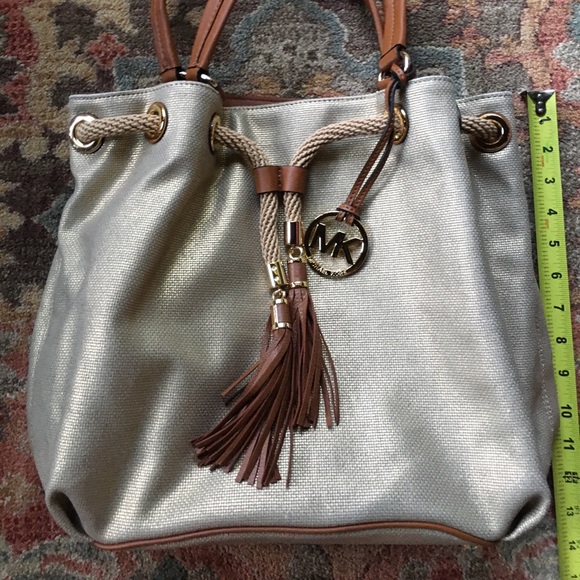 New Michael Kors Marina Gold Travel Tote Purse Lrg - Picture 2 of 9